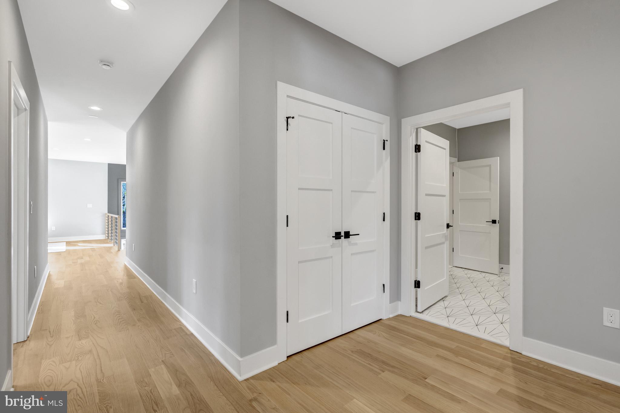 LEEHIGH VILLAGE - Residential