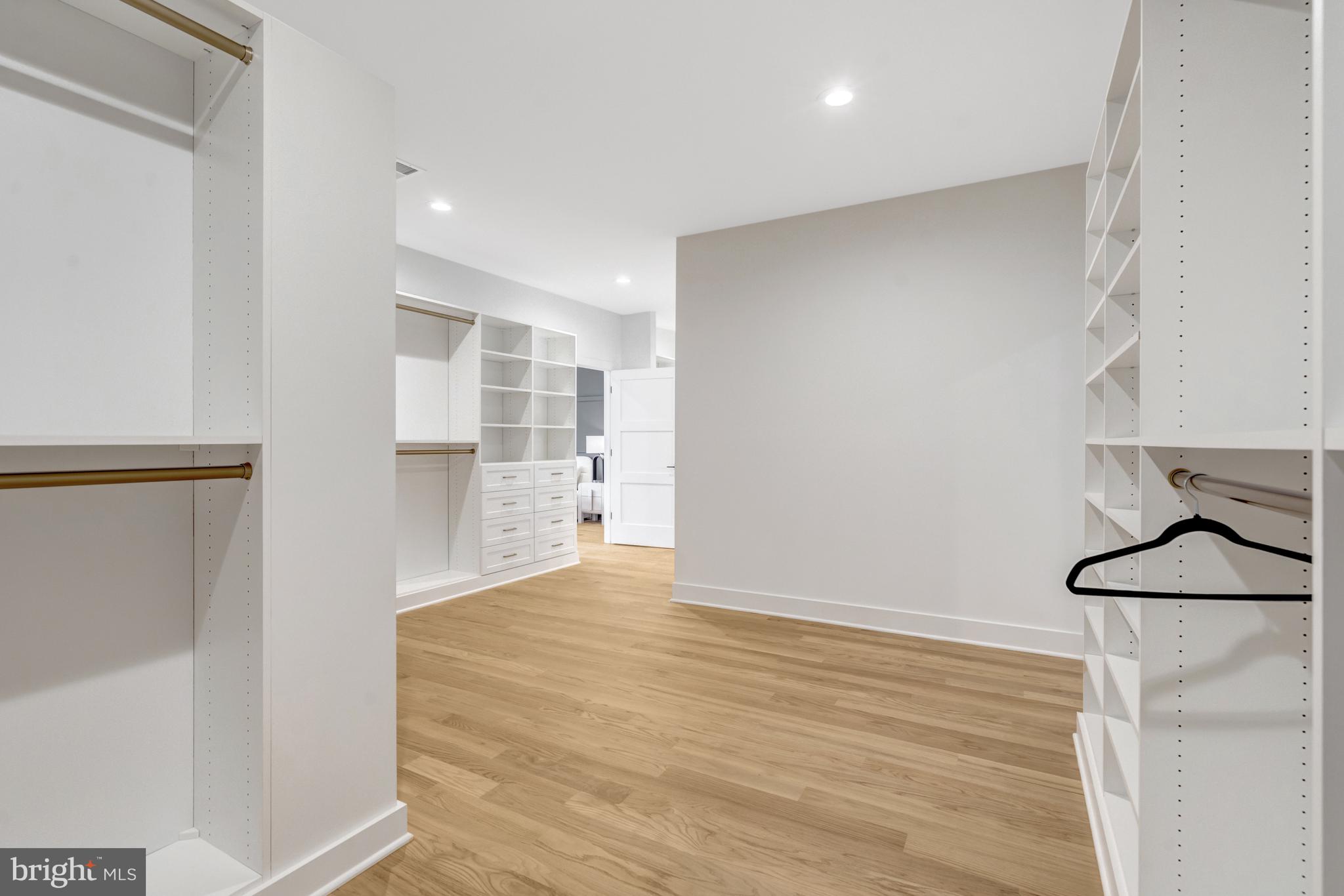 LEEHIGH VILLAGE - Residential