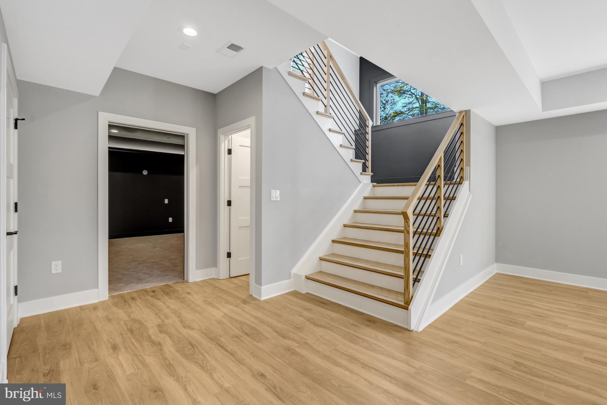 LEEHIGH VILLAGE - Residential