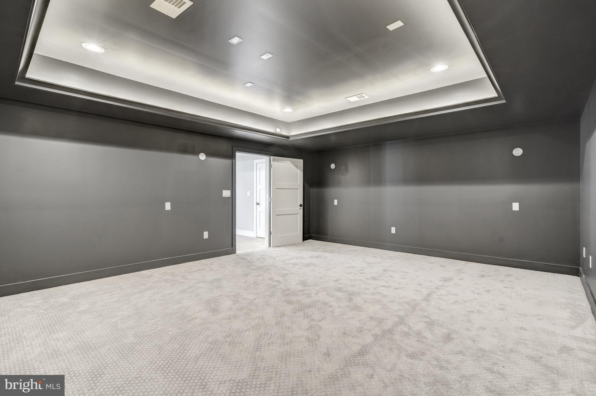 LEEHIGH VILLAGE - Residential