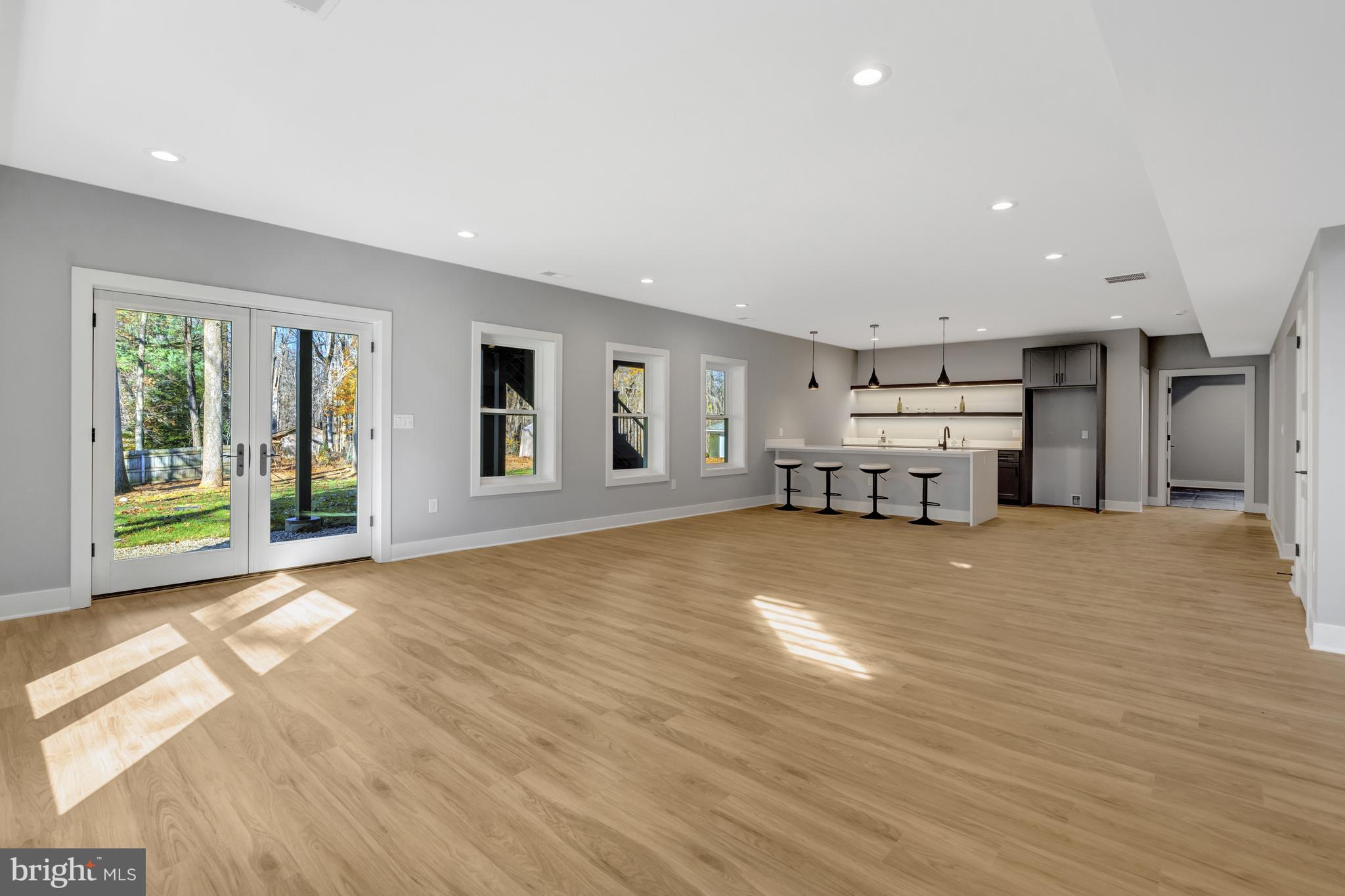 LEEHIGH VILLAGE - Residential