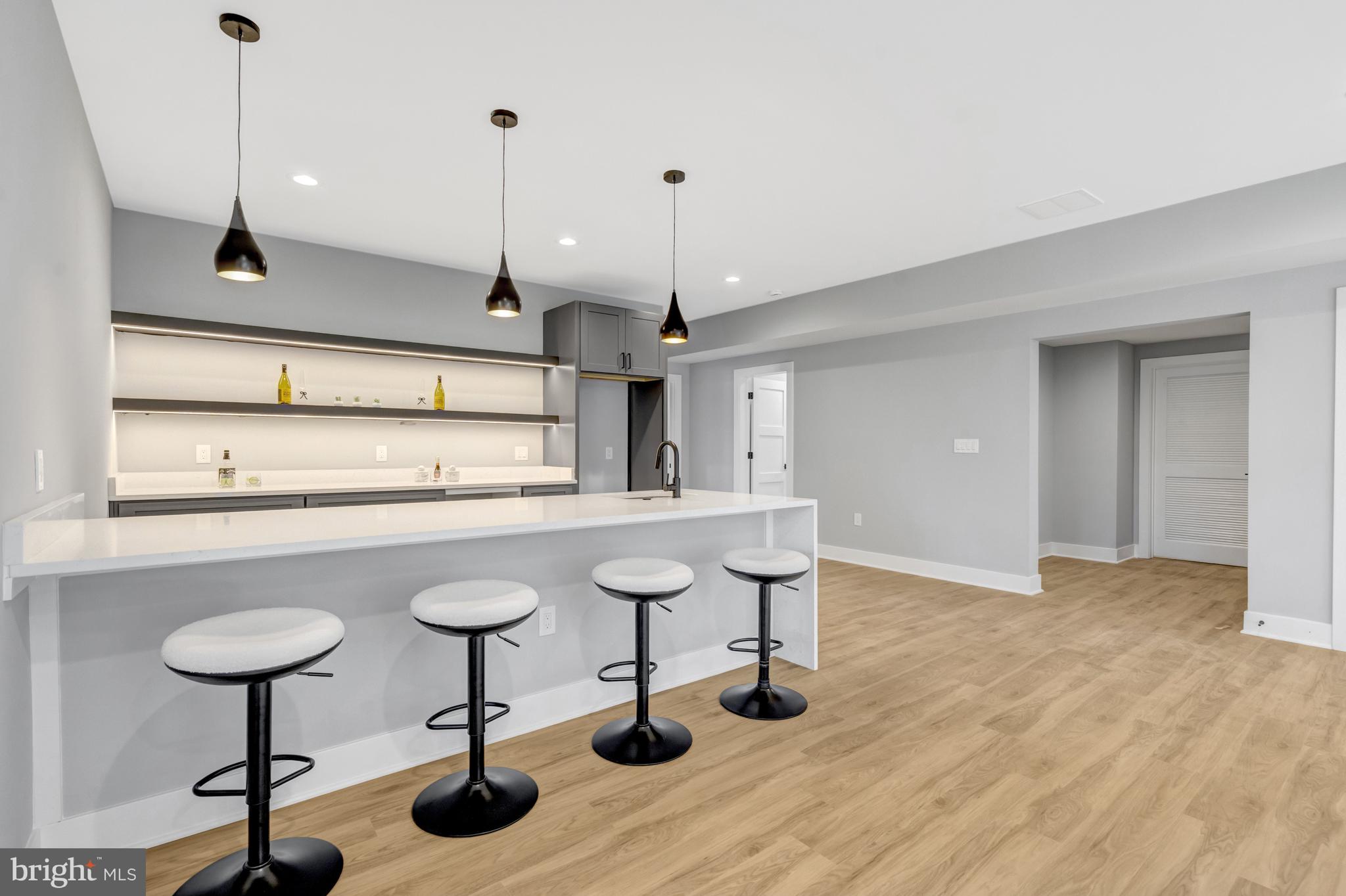 LEEHIGH VILLAGE - Residential