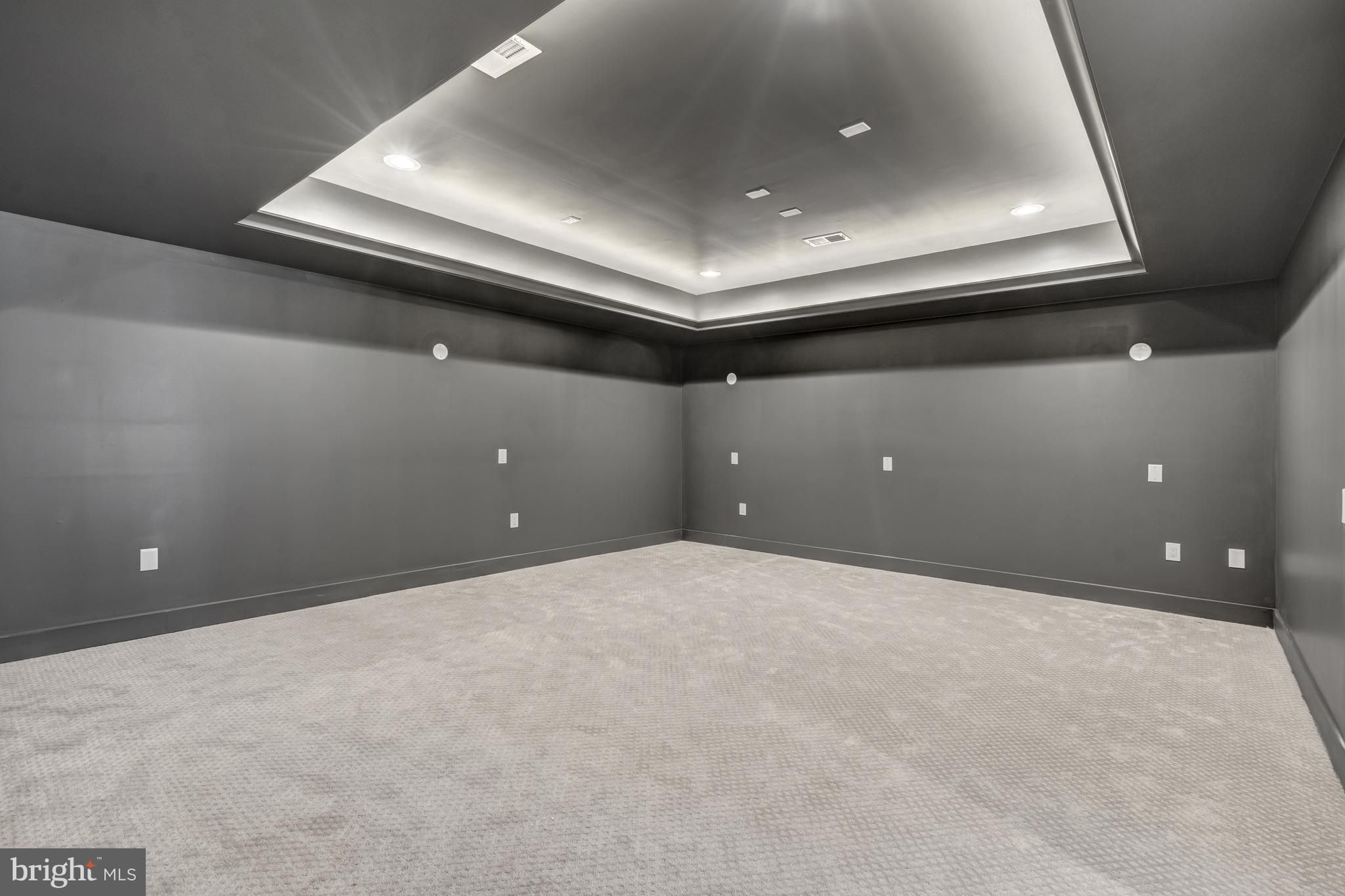 LEEHIGH VILLAGE - Residential