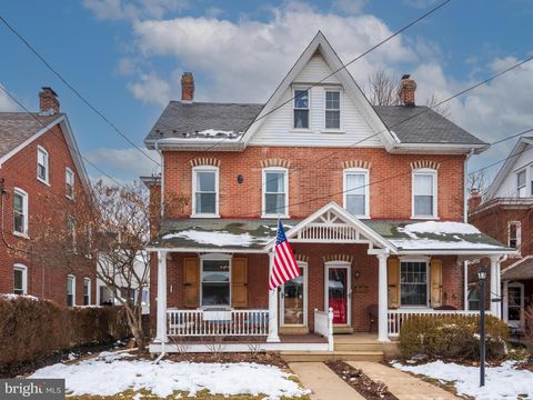 Townhouse For Sale - 227 Highland Avenue<br/> DOWNINGTOWN, PA 19335