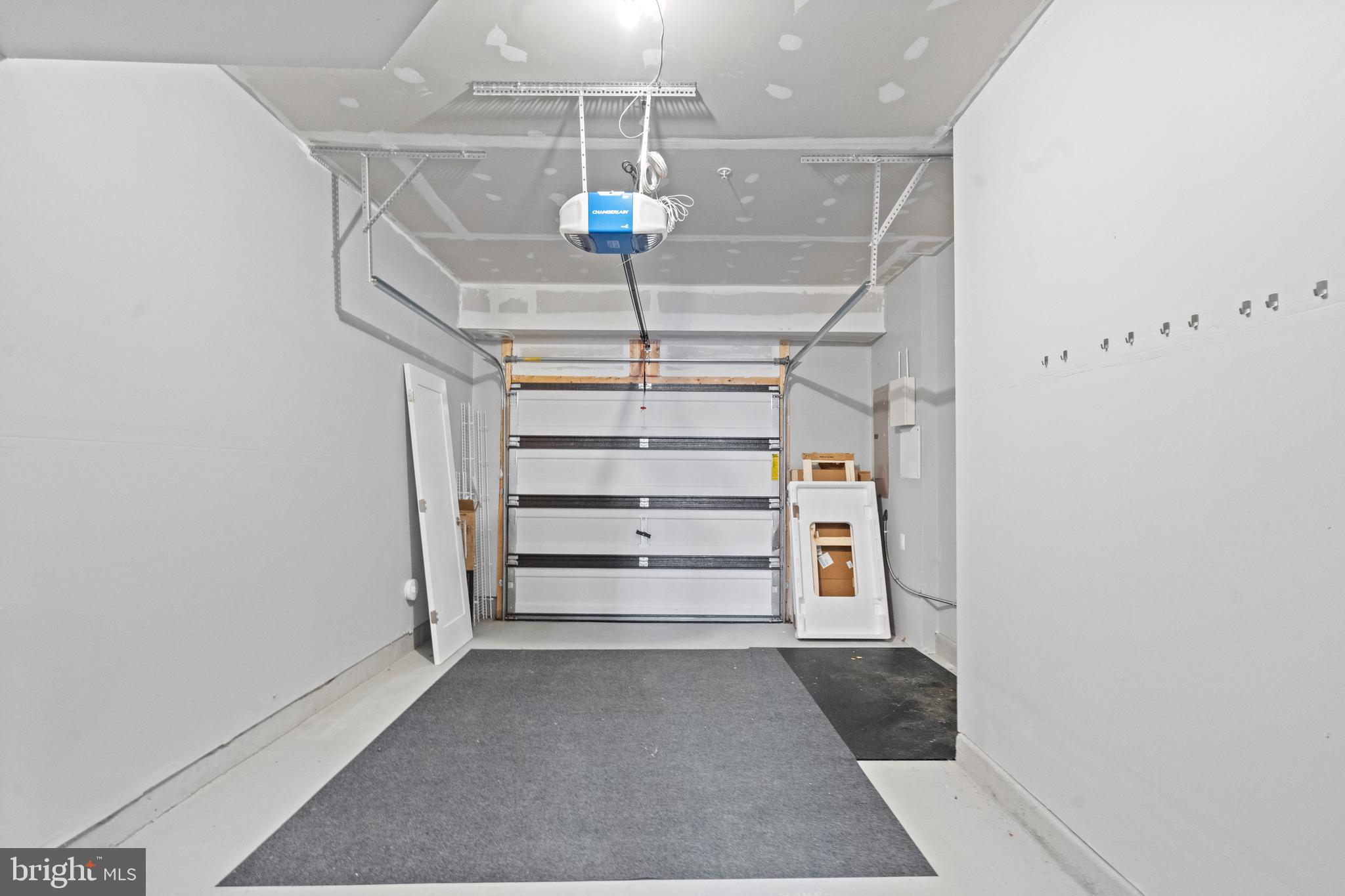 METRO SQUARE - Residential