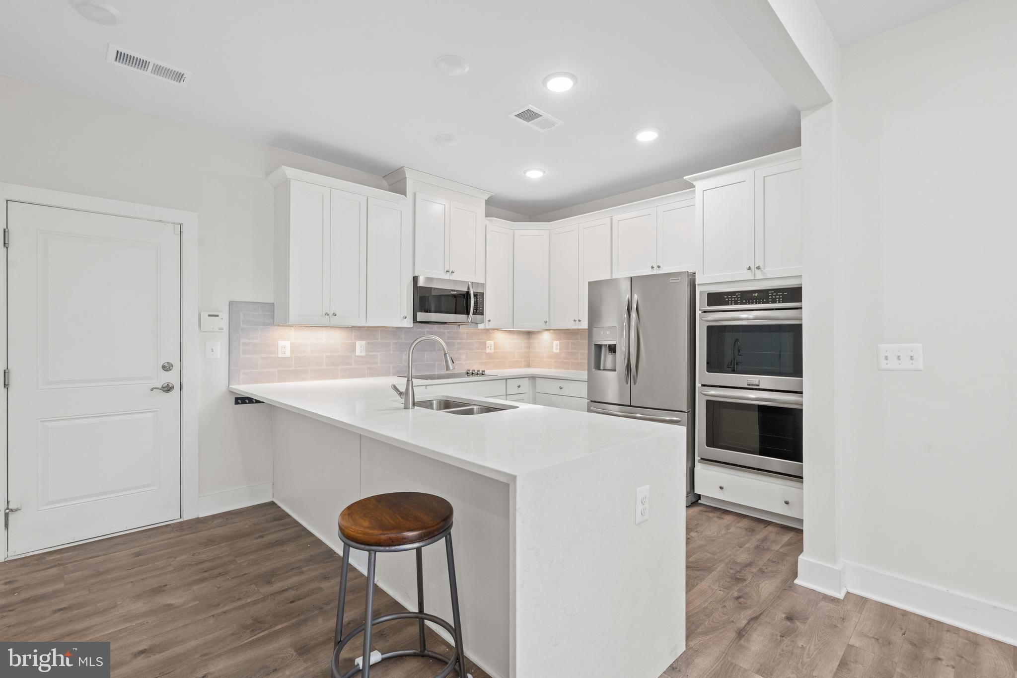 METRO SQUARE - Residential