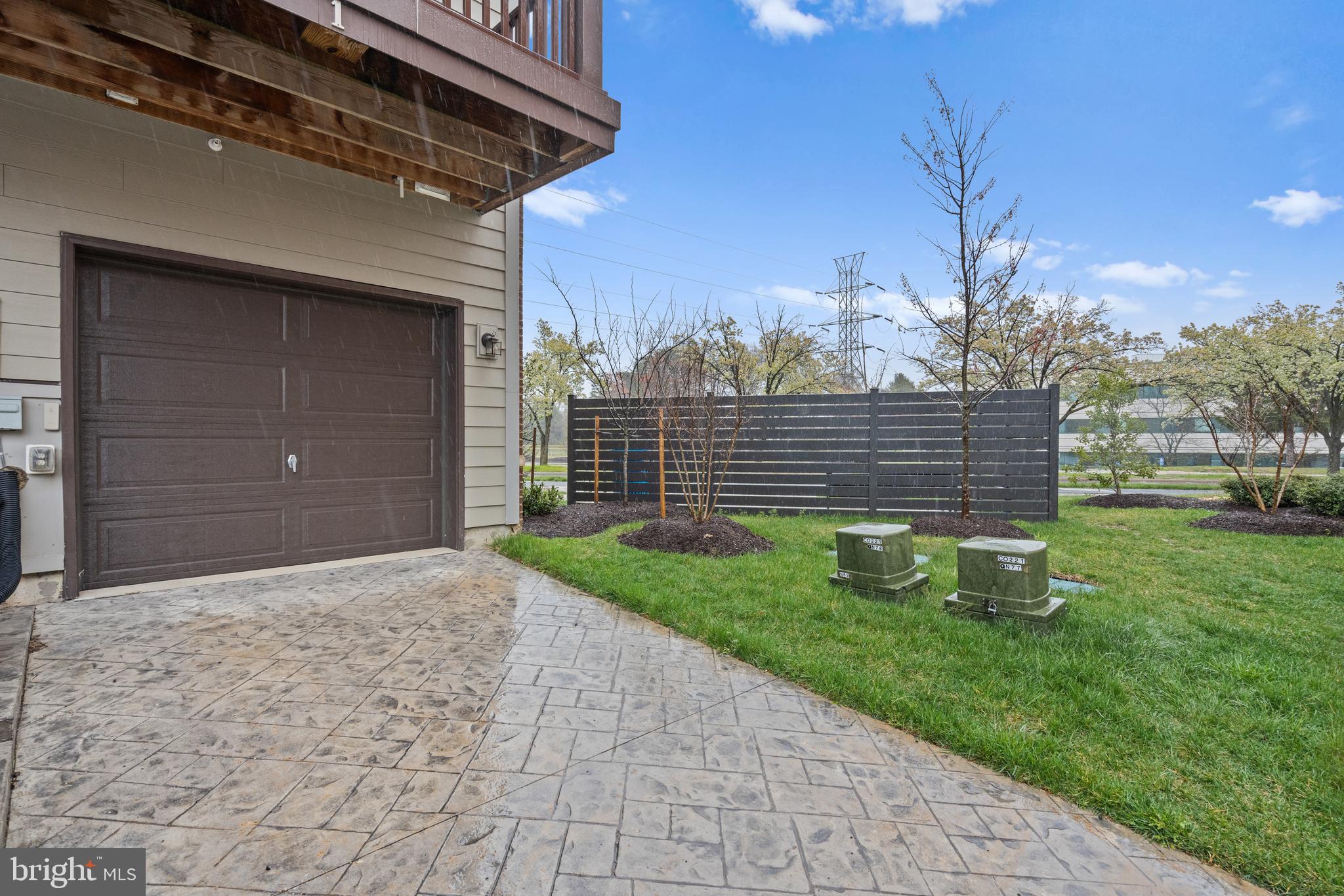 METRO SQUARE - Residential