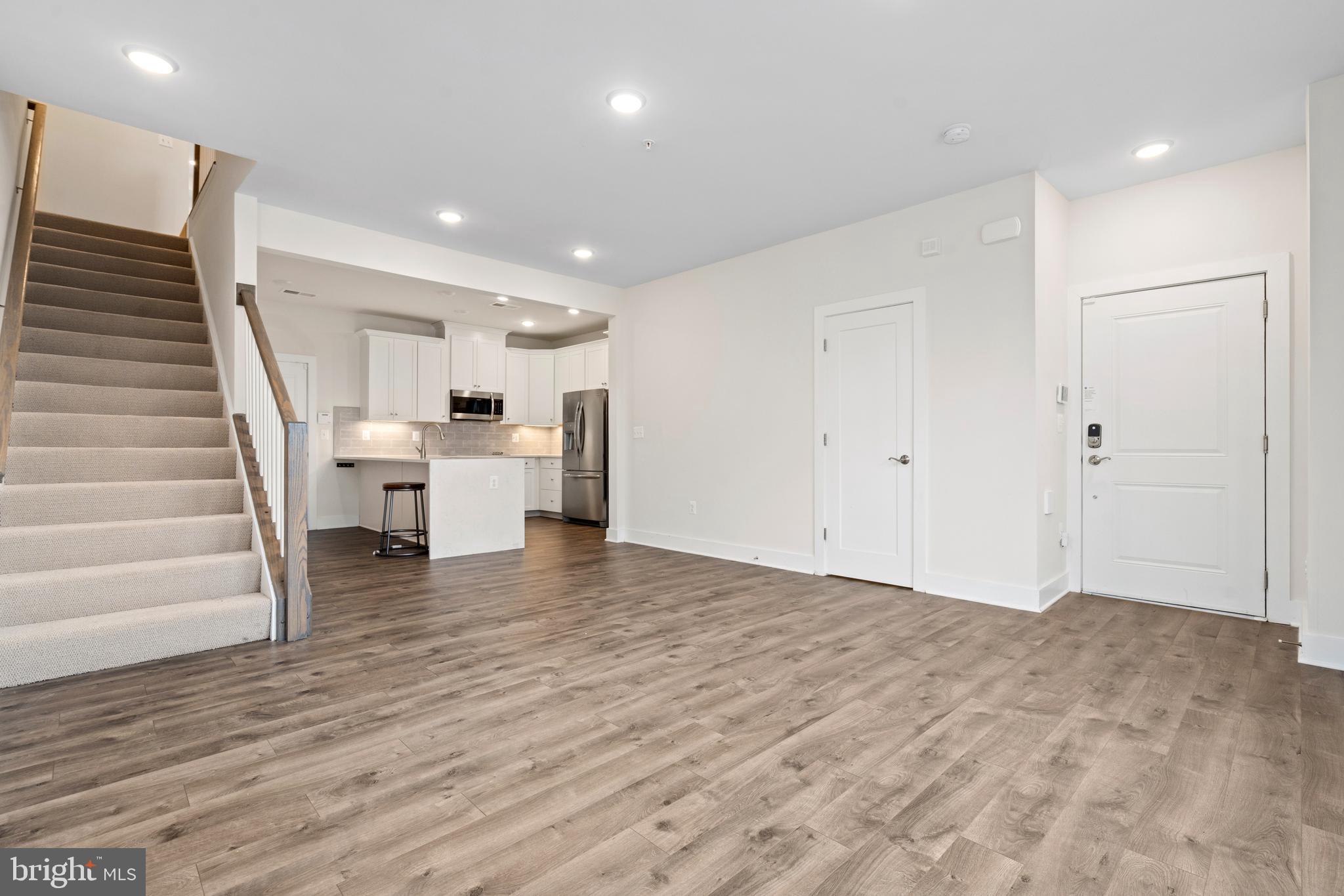 METRO SQUARE - Residential