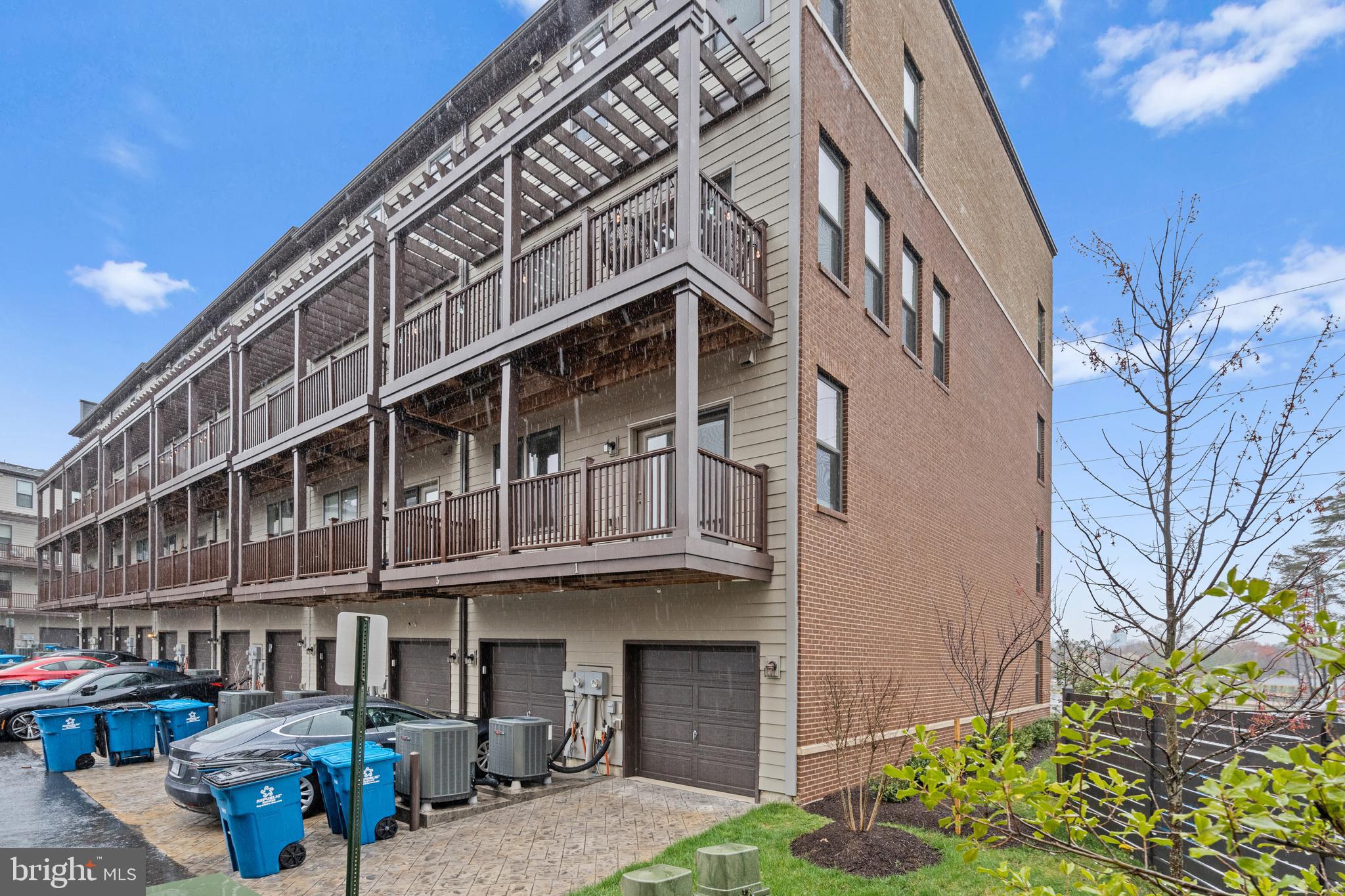 METRO SQUARE - Residential