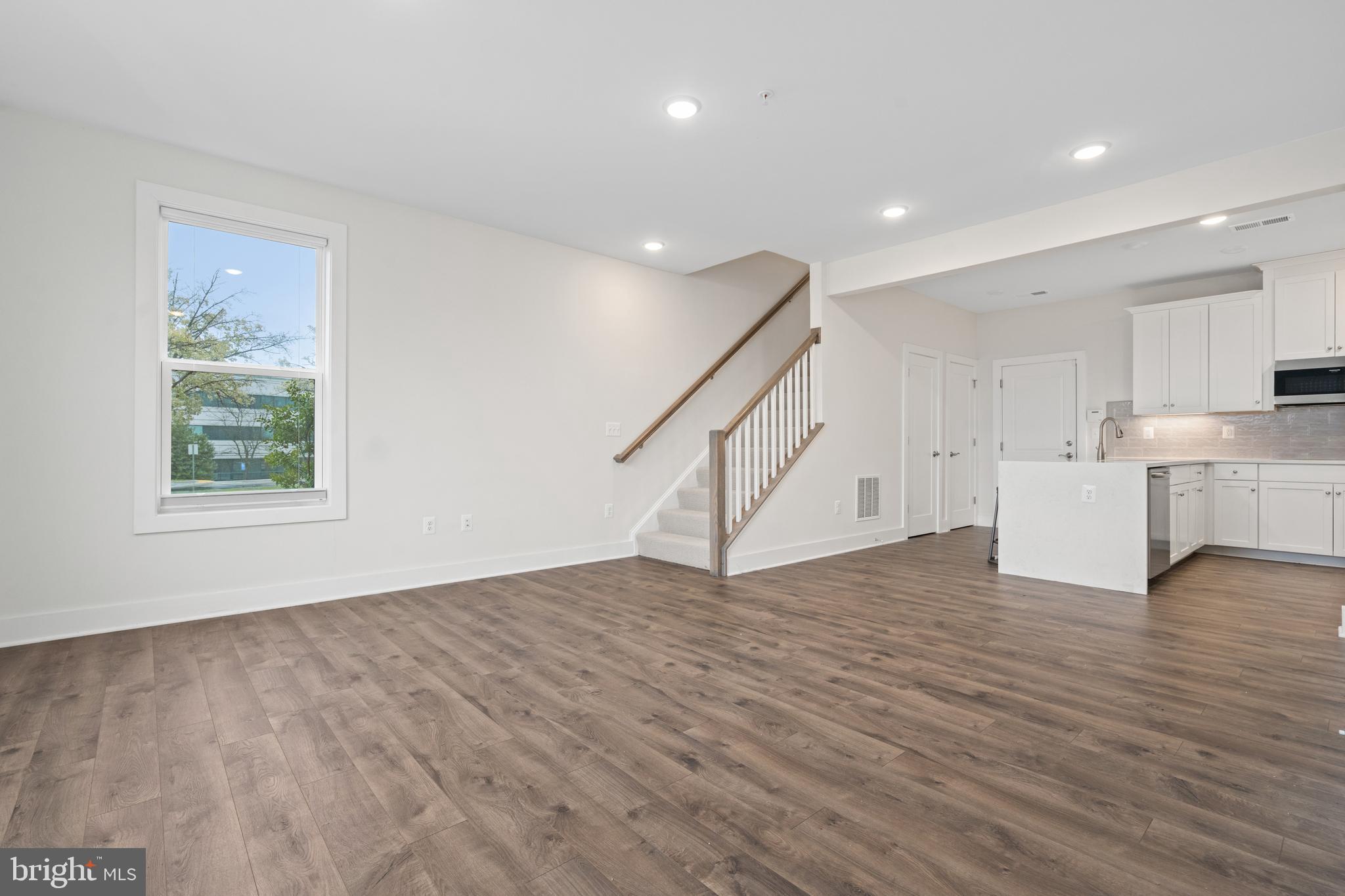 METRO SQUARE - Residential