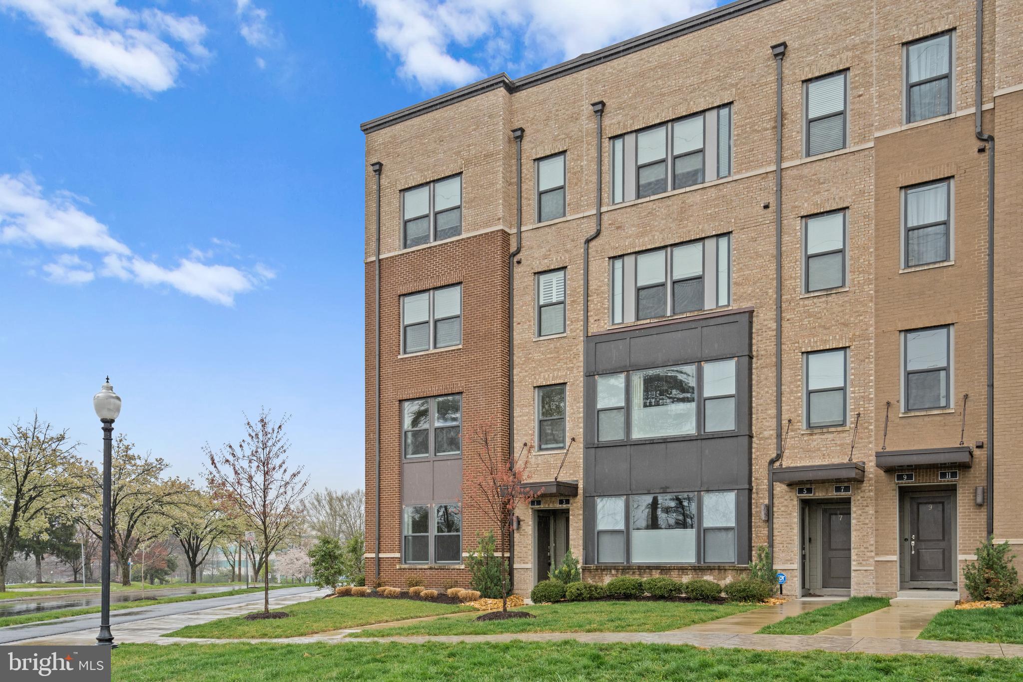 METRO SQUARE - Residential