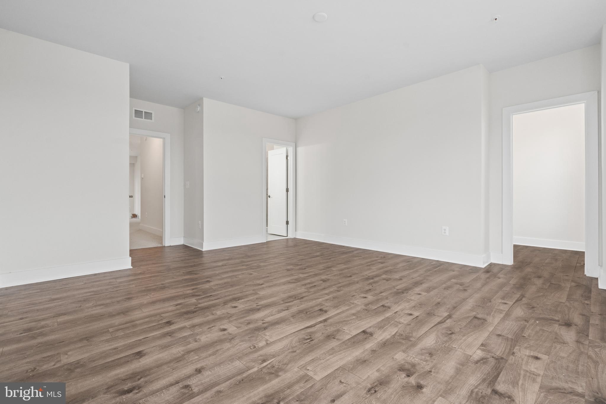 METRO SQUARE - Residential
