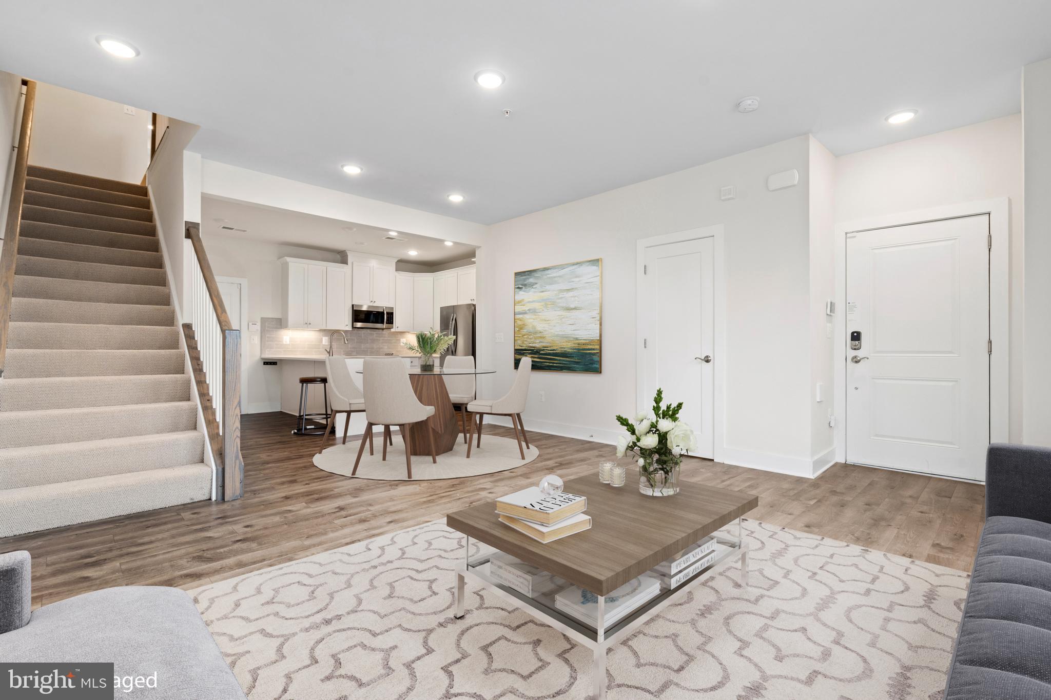 METRO SQUARE - Residential