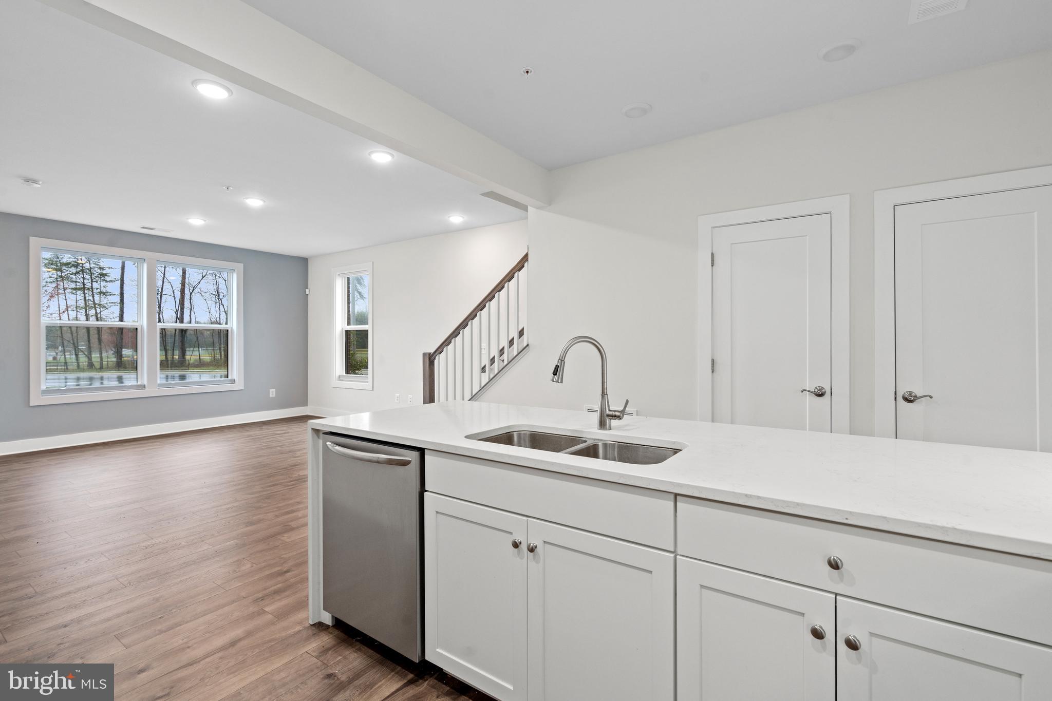 METRO SQUARE - Residential