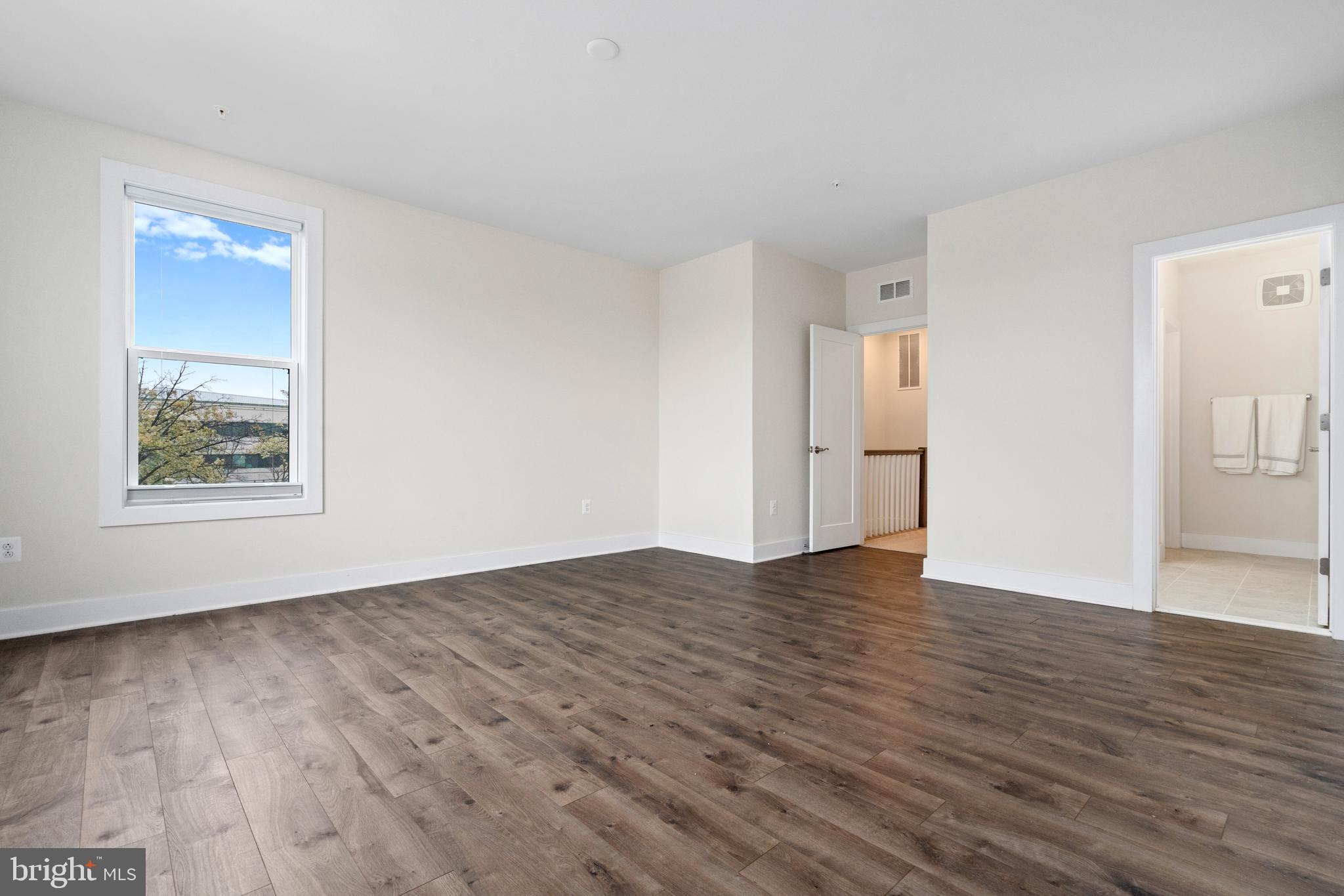 METRO SQUARE - Residential
