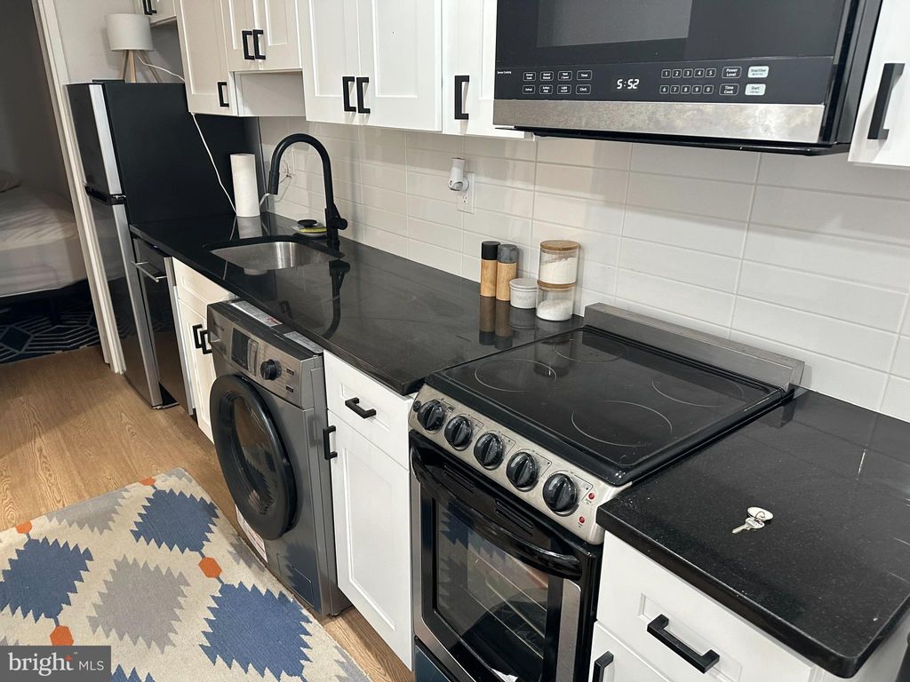 Photo of 1018 Pine Street #2R, PHILADELPHIA, PA 19107 (MLS # PAPH2556404)