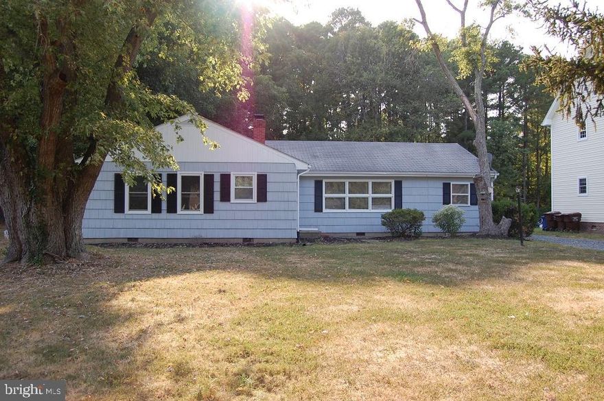 Great Rio Vista rancher offering 3 beds with 2 full baths, large living room with additional family room with built ins. Hardwood flooring, kitchen with stainless appliances, huge laundry room/mud room and generous rear deck. Showings will begin on 4/28, please call agent with questions, tenant occupied must have 24 hours notice. Credit and references required, no pets and owner will consider multiple year lease.