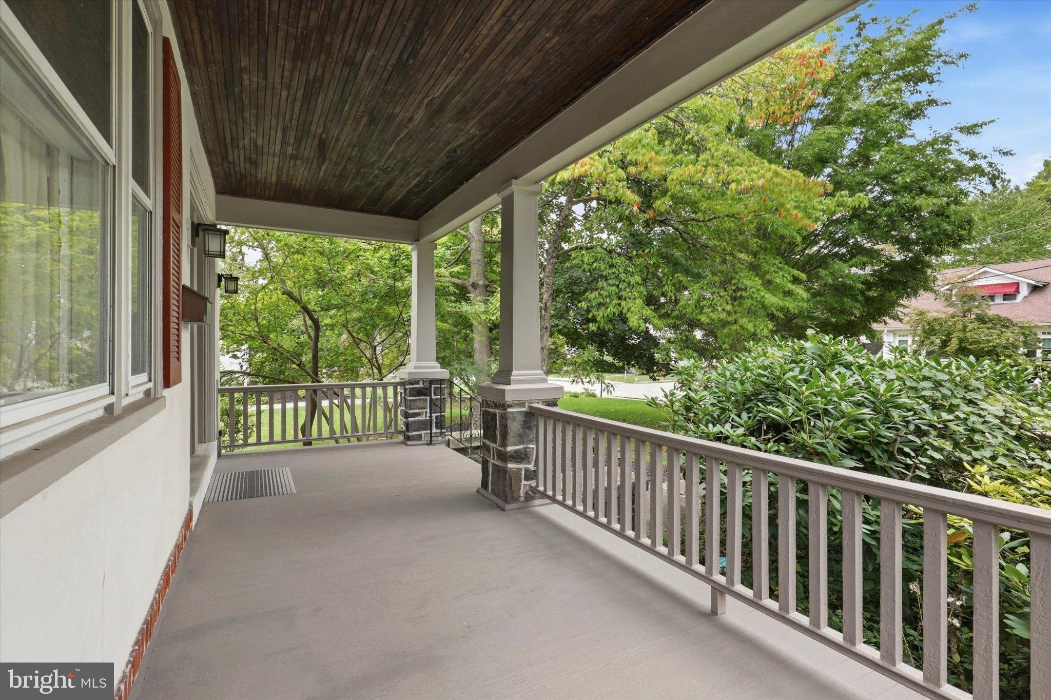 44 6TH AVENUE