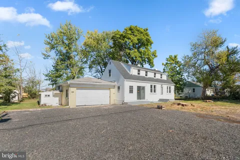 635 Elroy Road, Souderton, PA MLS: PAMC2158118