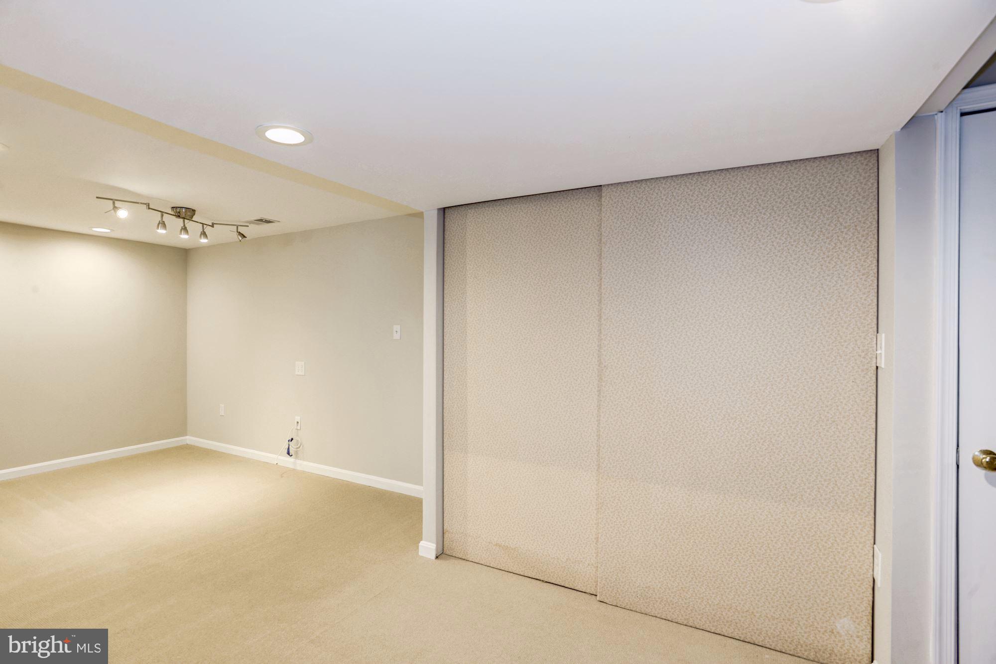 ROSE HILL FARMS - Residential