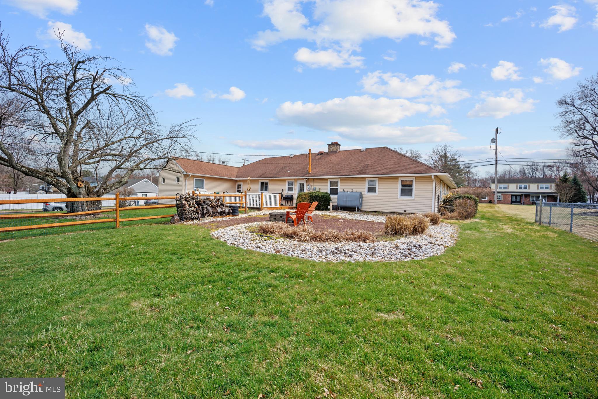 HUNTINGDON HILLS - Residential