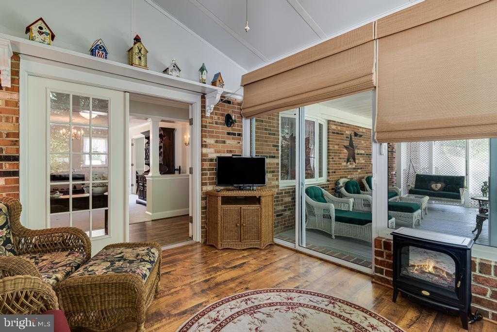 INDIAN CREEK - Residential