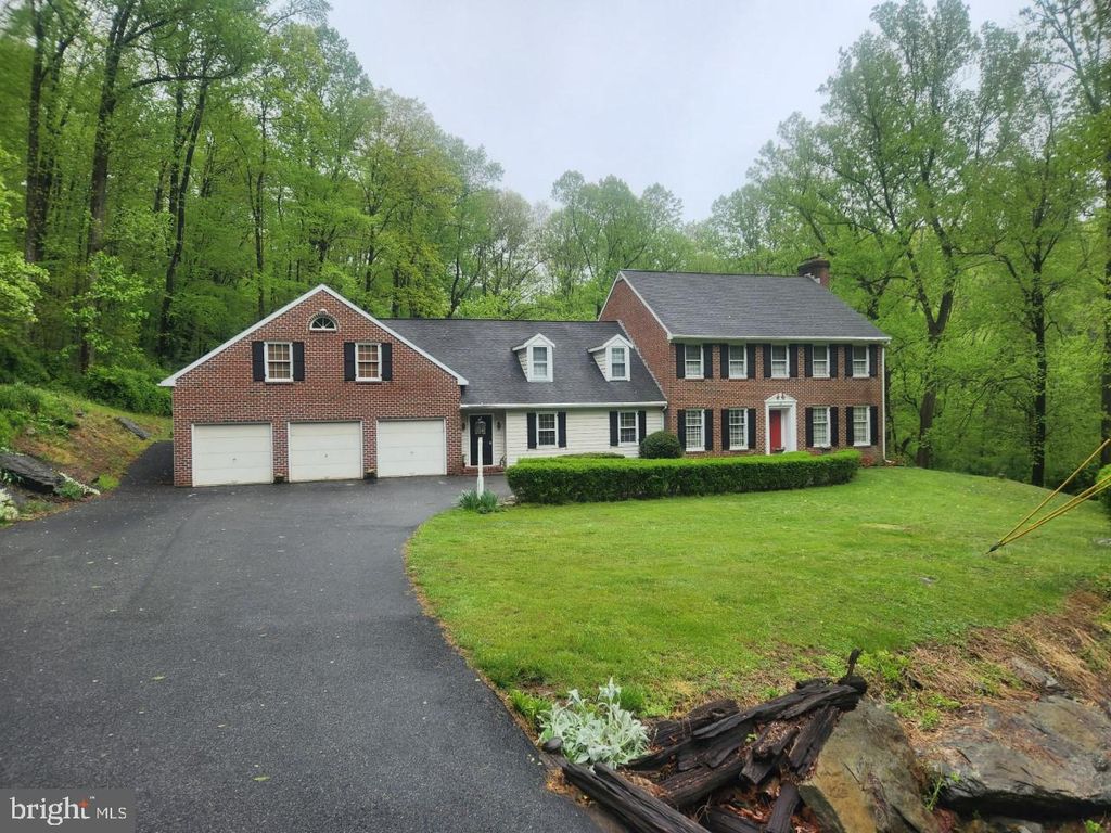 Photo of 121 NISSLEY LN, HOLTWOOD, PA 17532 (MLS # PALA2034266)