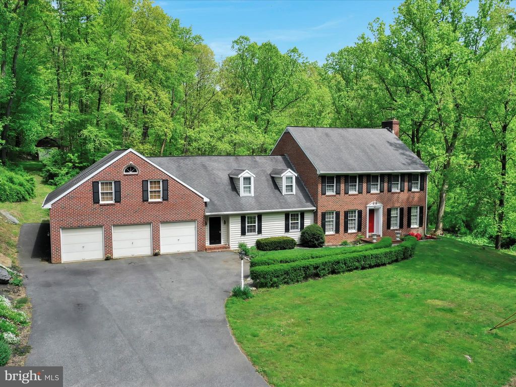 Photo of 121 NISSLEY LN, HOLTWOOD, PA 17532 (MLS # PALA2034266)