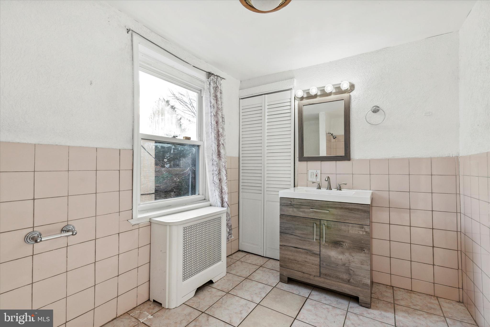 OLDE KENSINGTON - Residential Lease