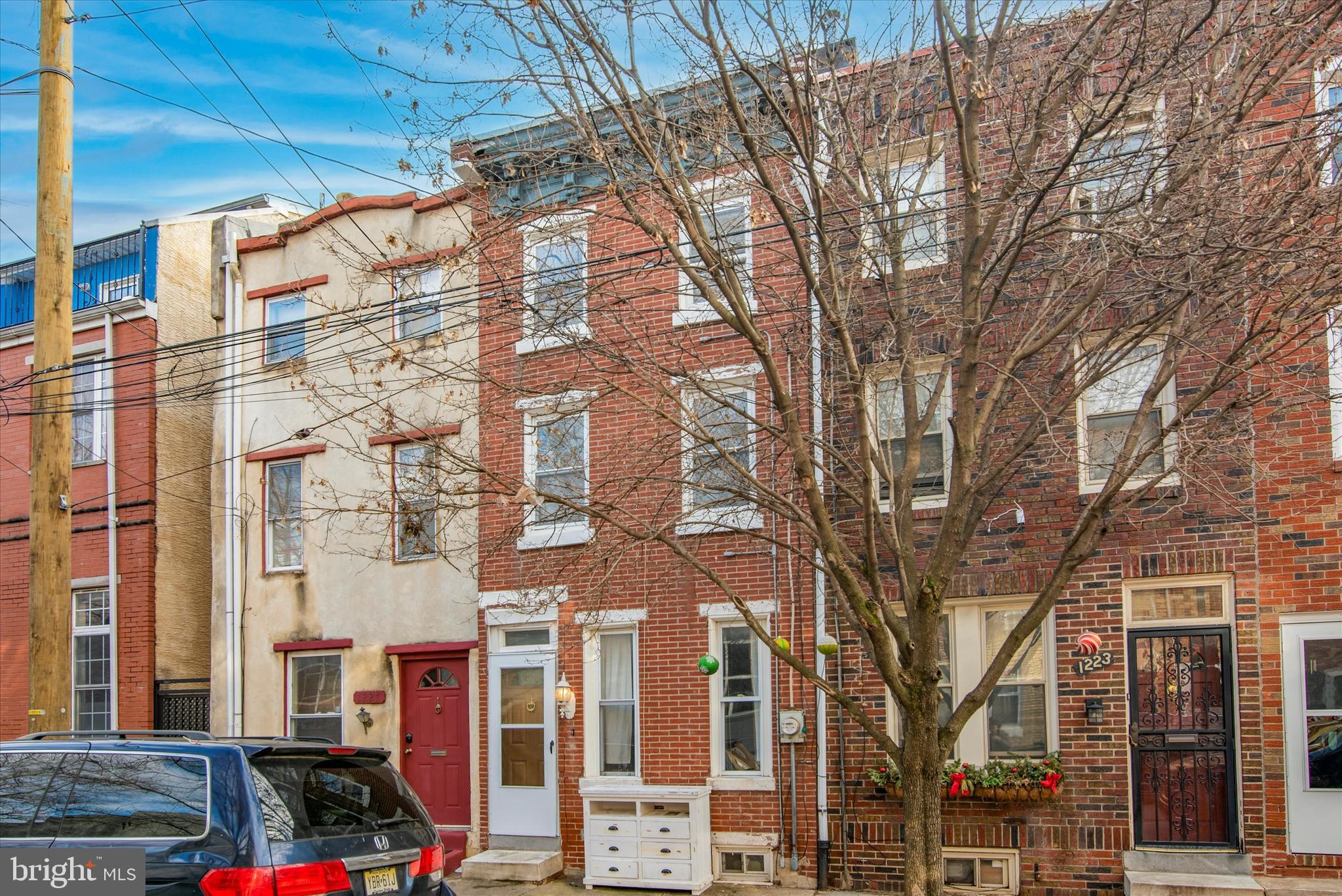 Welcome to this beautifully updated three-story trinity in the heart of Olde Kensington. This charming home features three bedrooms, one full bath, and a stylish kitchen with stainless steel appliances. A private backyard offers the perfect spot to relax or entertain.
Enjoy unbeatable walkability to the shops and restaurants of Northern Liberties and Fishtown—grab coffee at La Colombe, dinner at Suraya, or dessert at Cake Life. With easy access to I-95, major bus lines, and the Girard Avenue subway stop, commuting to Center City is quick and convenient.
Don’t miss your chance to live in one of Philly’s most desirable neighborhoods—schedule a showing today!