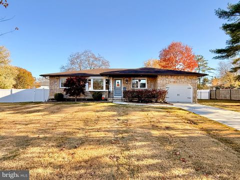 41 HYANNIS AVENUE BLACKWOOD NJ 08012