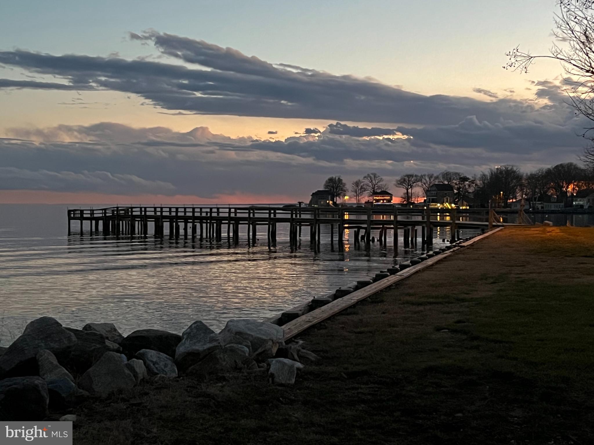 COLUMBIA BEACH - Residential