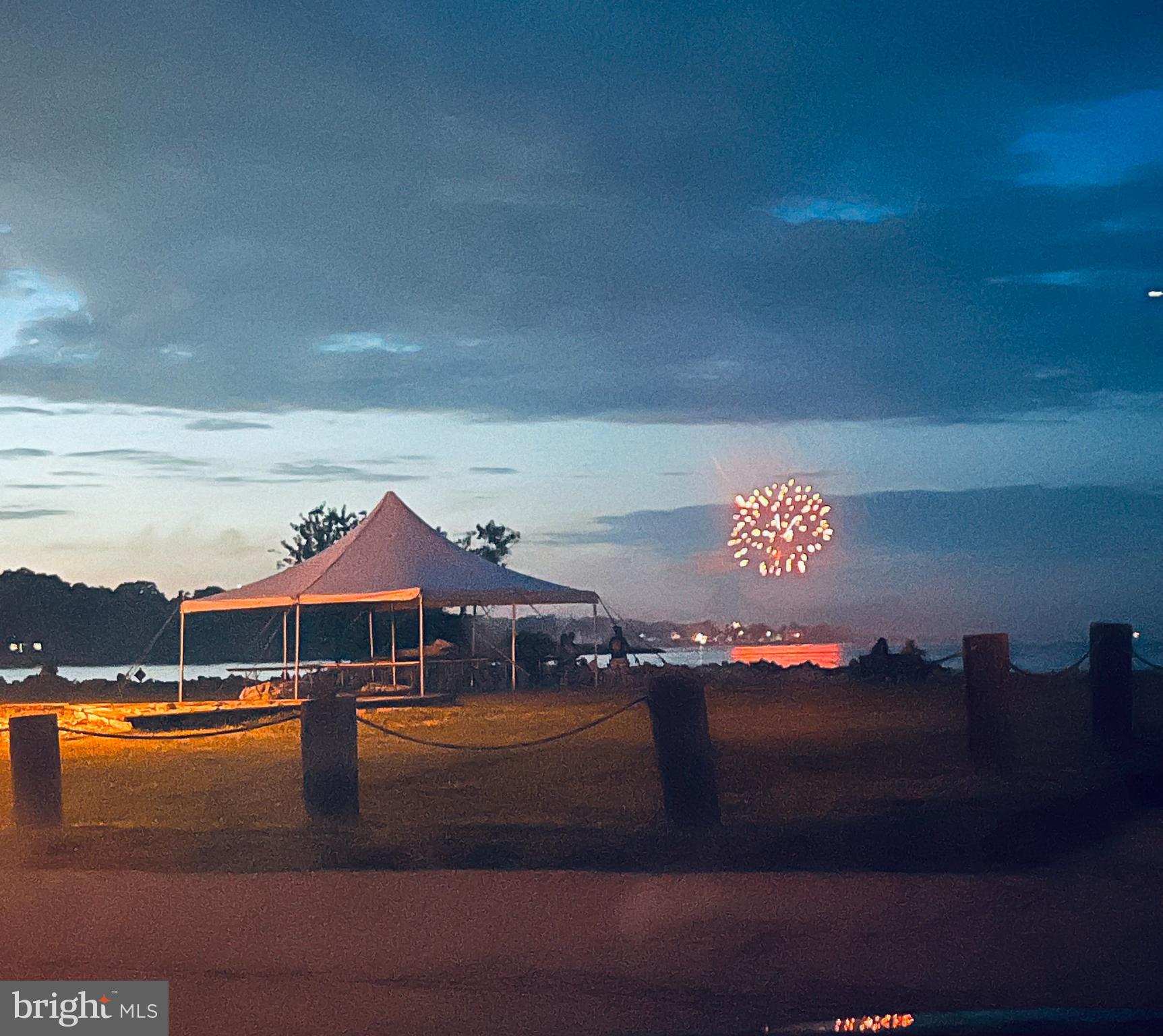 COLUMBIA BEACH - Residential