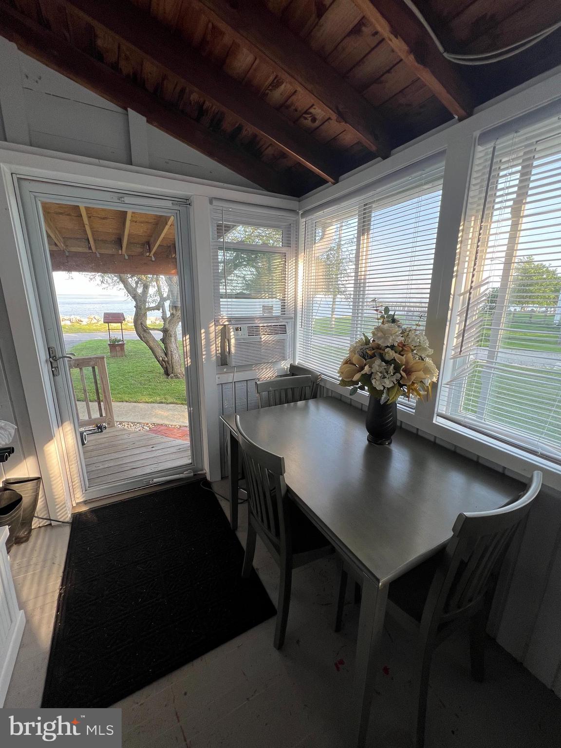 COLUMBIA BEACH - Residential