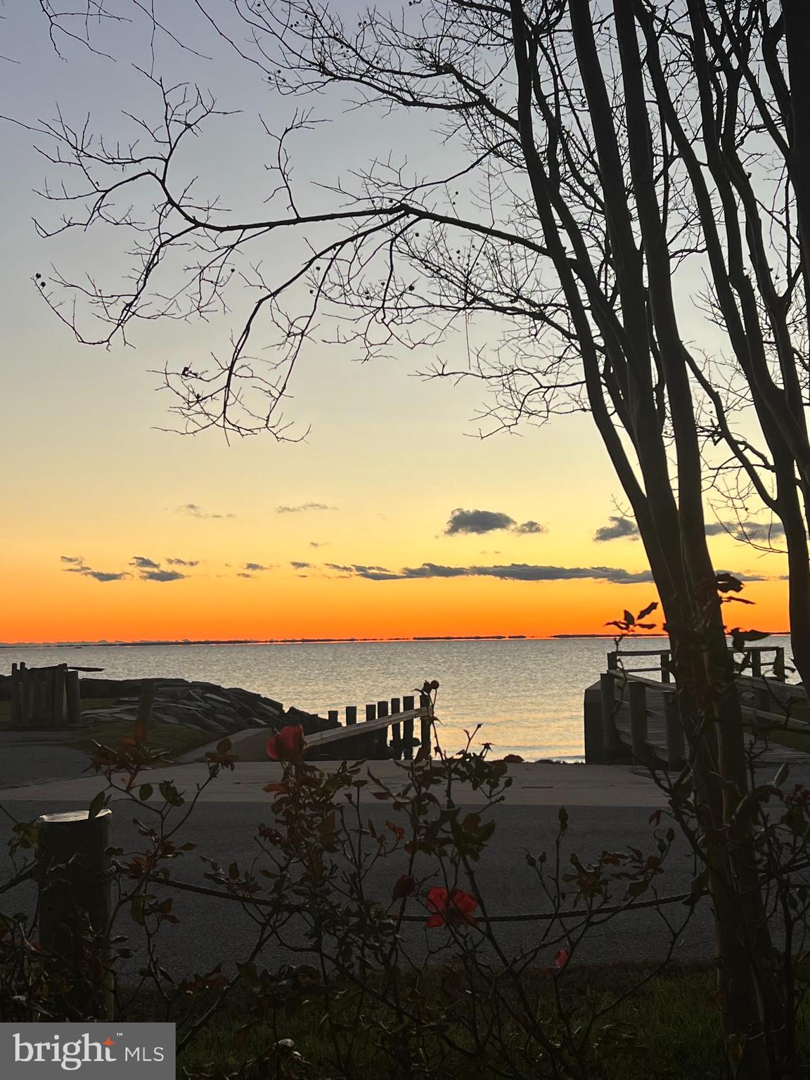 COLUMBIA BEACH - Residential