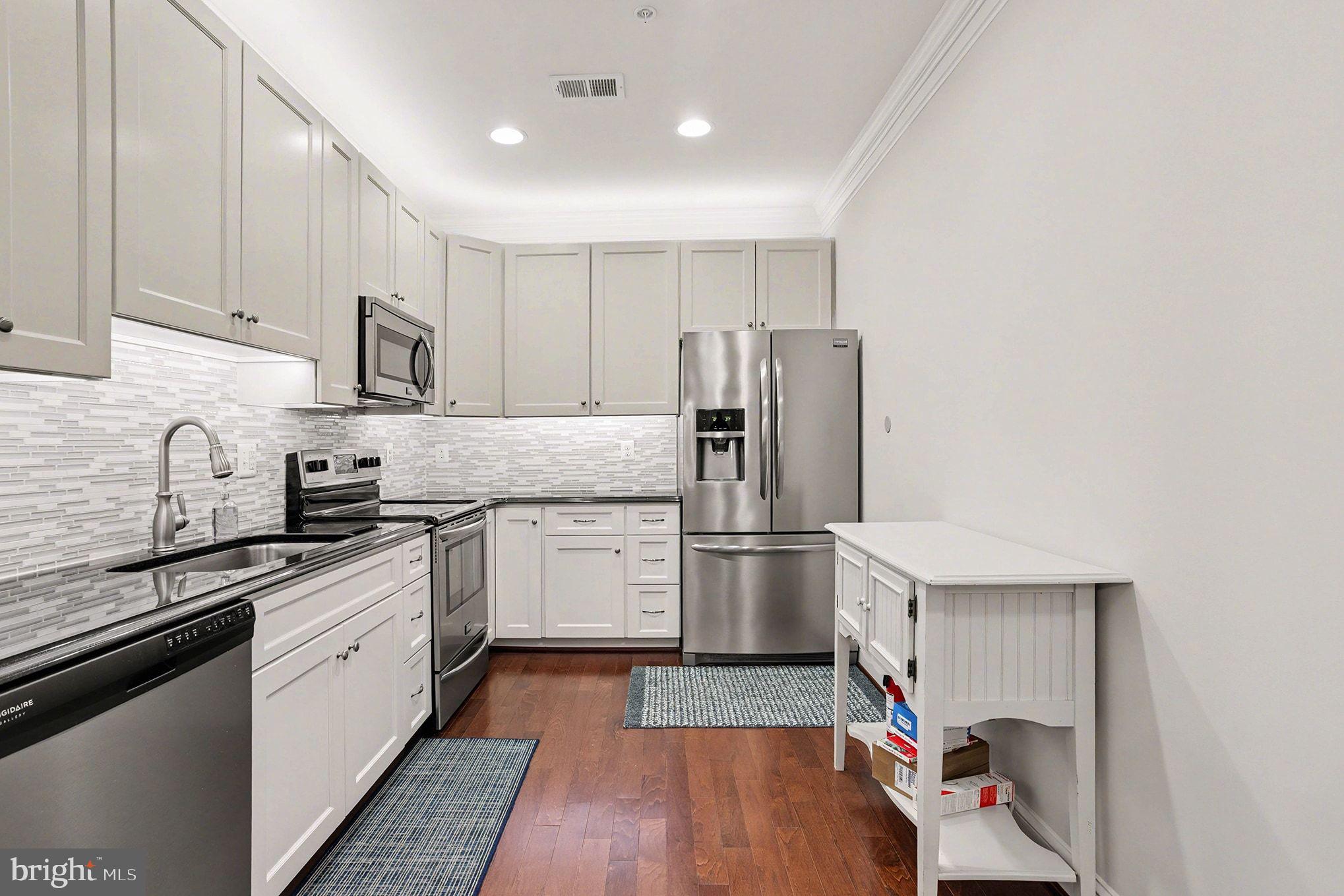 MACPHAIL WOODS - Residential