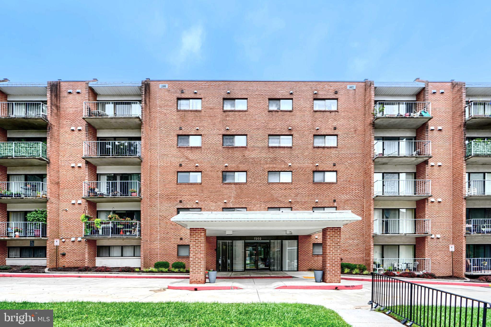 RENOVATED 2 BEDROOM, 2 BATH CONDOMINIUM IN DESIRABLE AND CENTRALLY LOCATED GREEN GATE. THIS RARELY AVAILABLE CORNER UNIT FEATURES A CERAMIC TILED ENTRYWAY, FRESH PAINT, BRAND NEW CARPETED FLOORING AND RECESSED LIGHTING. THE EAT IN KITCHEN OFFERS A STAINLESS STEEL APPLIANCE SUITE, SPACIOUS COUNTERTOPS, ABUNDANT STORAGE SPACE AND CERAMIC TILE FLOORING. THE PRIMARY BEDROOM HAS BOTH, AN EN SUITE BATH AND LARGE WALK IN CLOSET. THE OPEN FLOOR PLAN ALLOWS FOR NATURAL LIGHT TO FILL THE ENTIRE LIVING SPACE AS WELL AS THE PRIVATE BALCONY. THIS UNIT IS CONVENIENTLY LOCATED JUST A FEW STEPS UP FROM THE SIDE ENTRANCE OF THE BUILDING, OR YOU CAN TAKE THE ELEVATOR LOCATED AT THE FRONT ENTRANCE. WE LOOK FORWARD TO HOSTING YOU SOON.