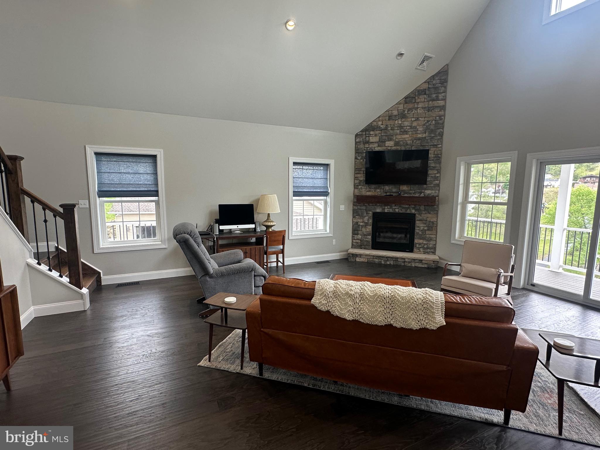 LAKE WYNONAH - Residential