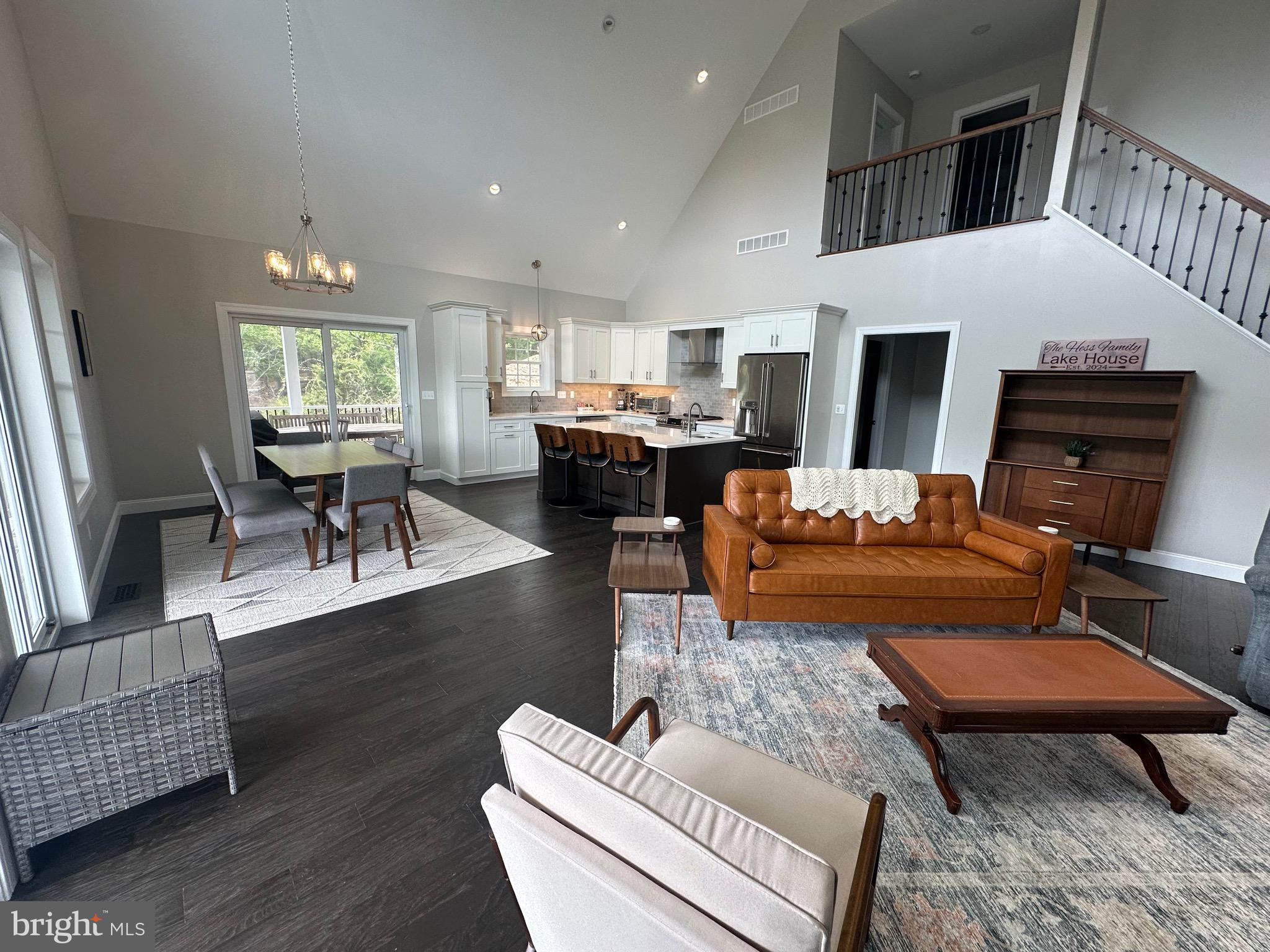 LAKE WYNONAH - Residential