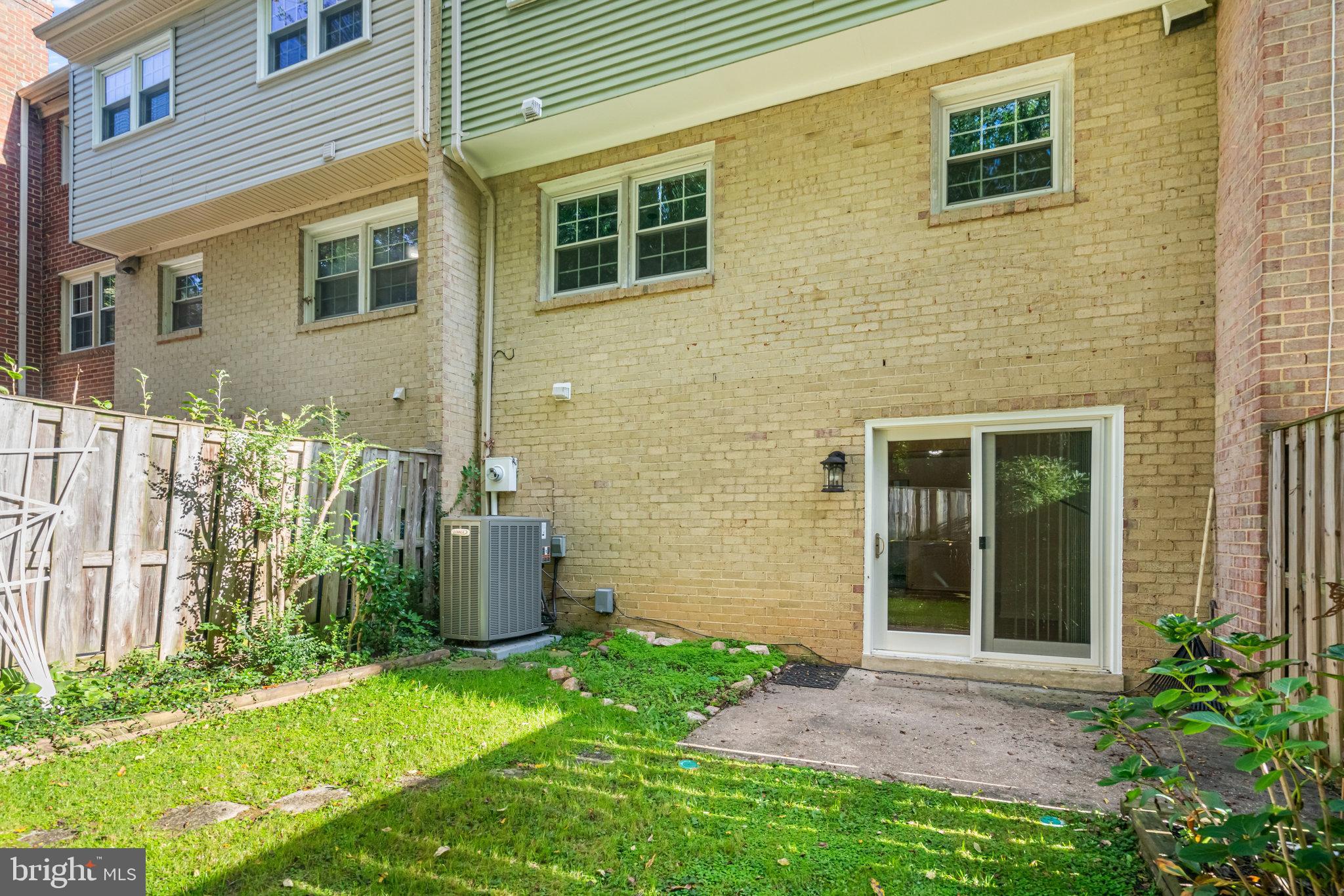 ROYAL COURT - Residential Lease