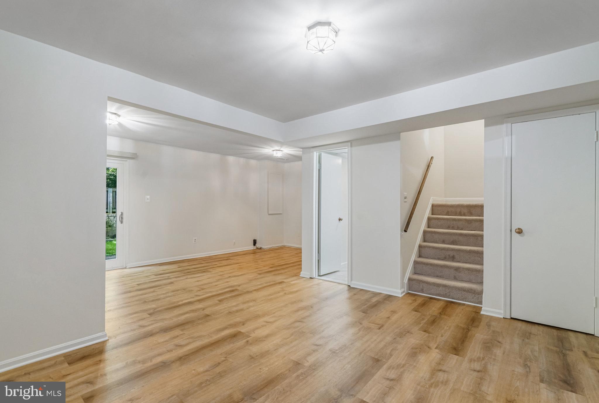 ROYAL COURT - Residential Lease