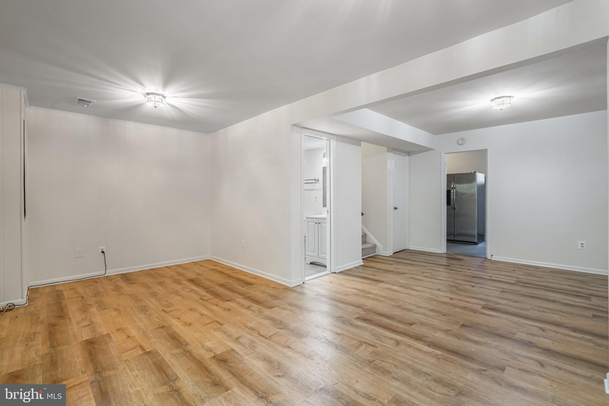 ROYAL COURT - Residential Lease