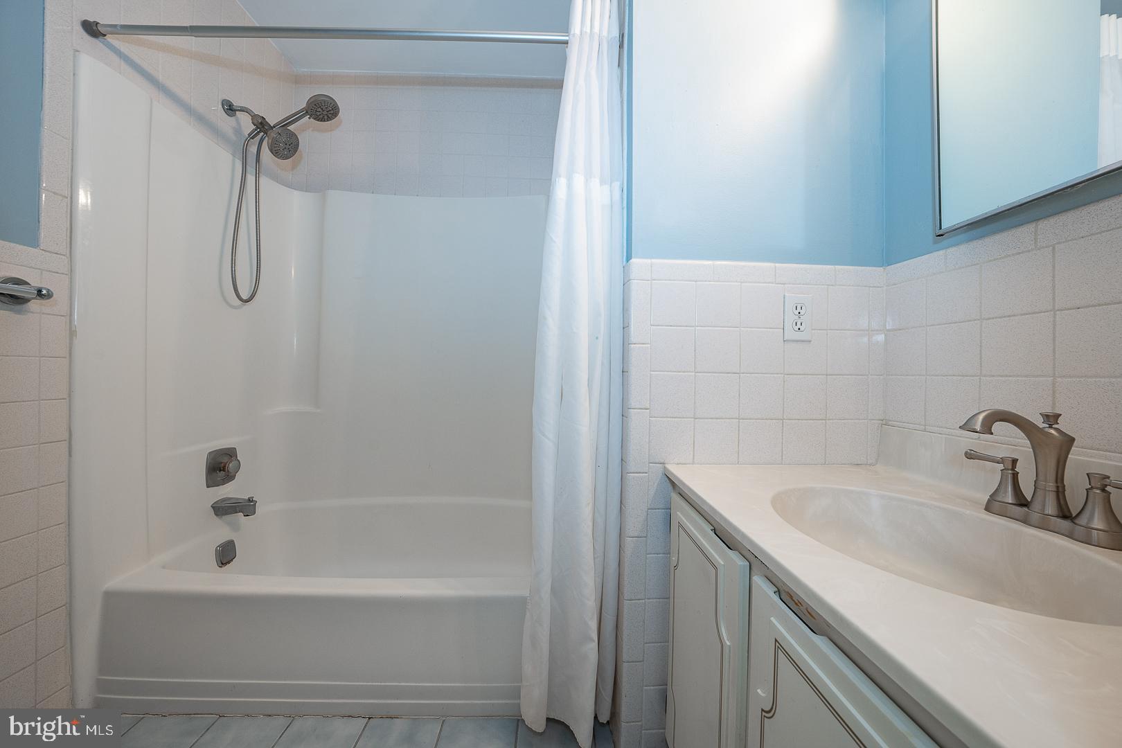 WOODSIDE VIL - Residential Lease