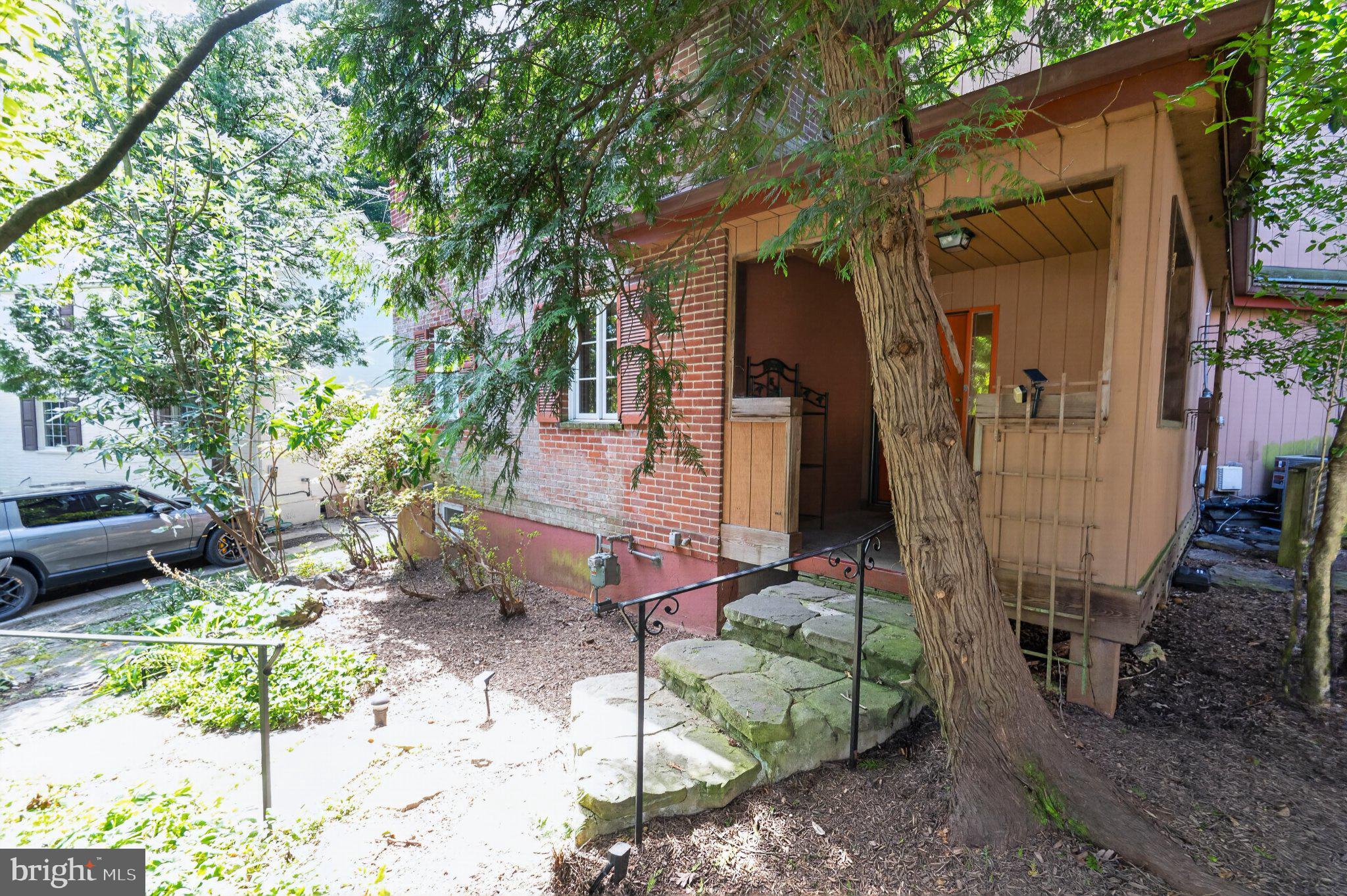 210 N EVERGREEN STREET