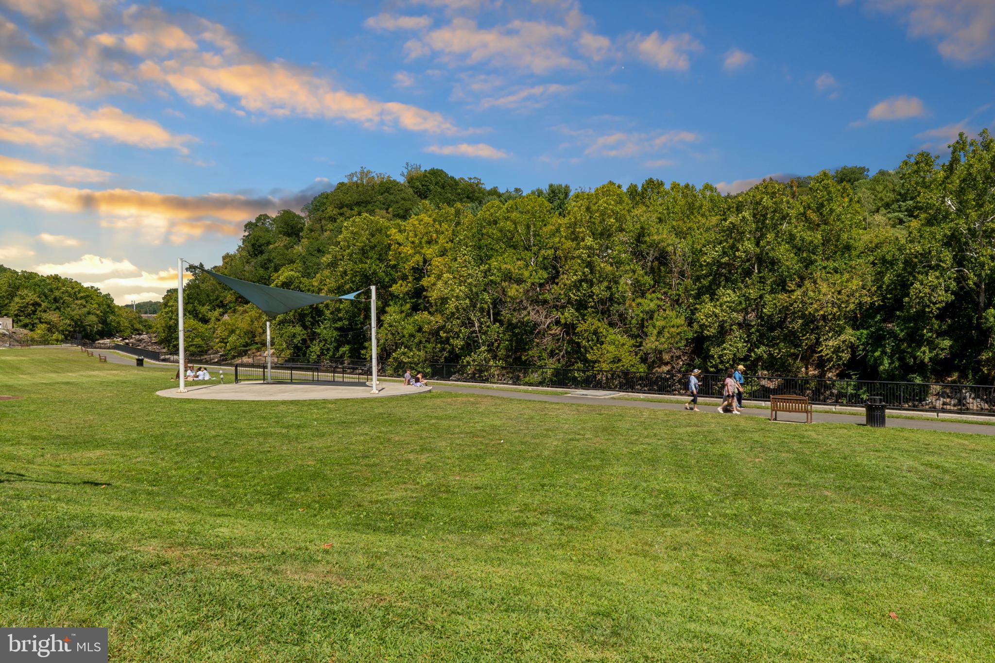 OCCOQUAN RIDGE CONDO - Residential