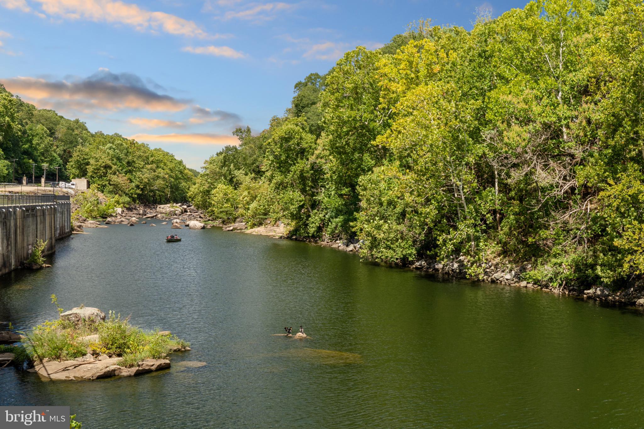 OCCOQUAN RIDGE CONDO - Residential