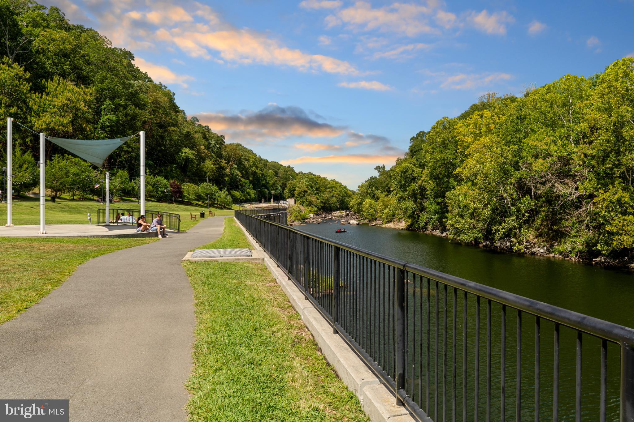 OCCOQUAN RIDGE CONDO - Residential