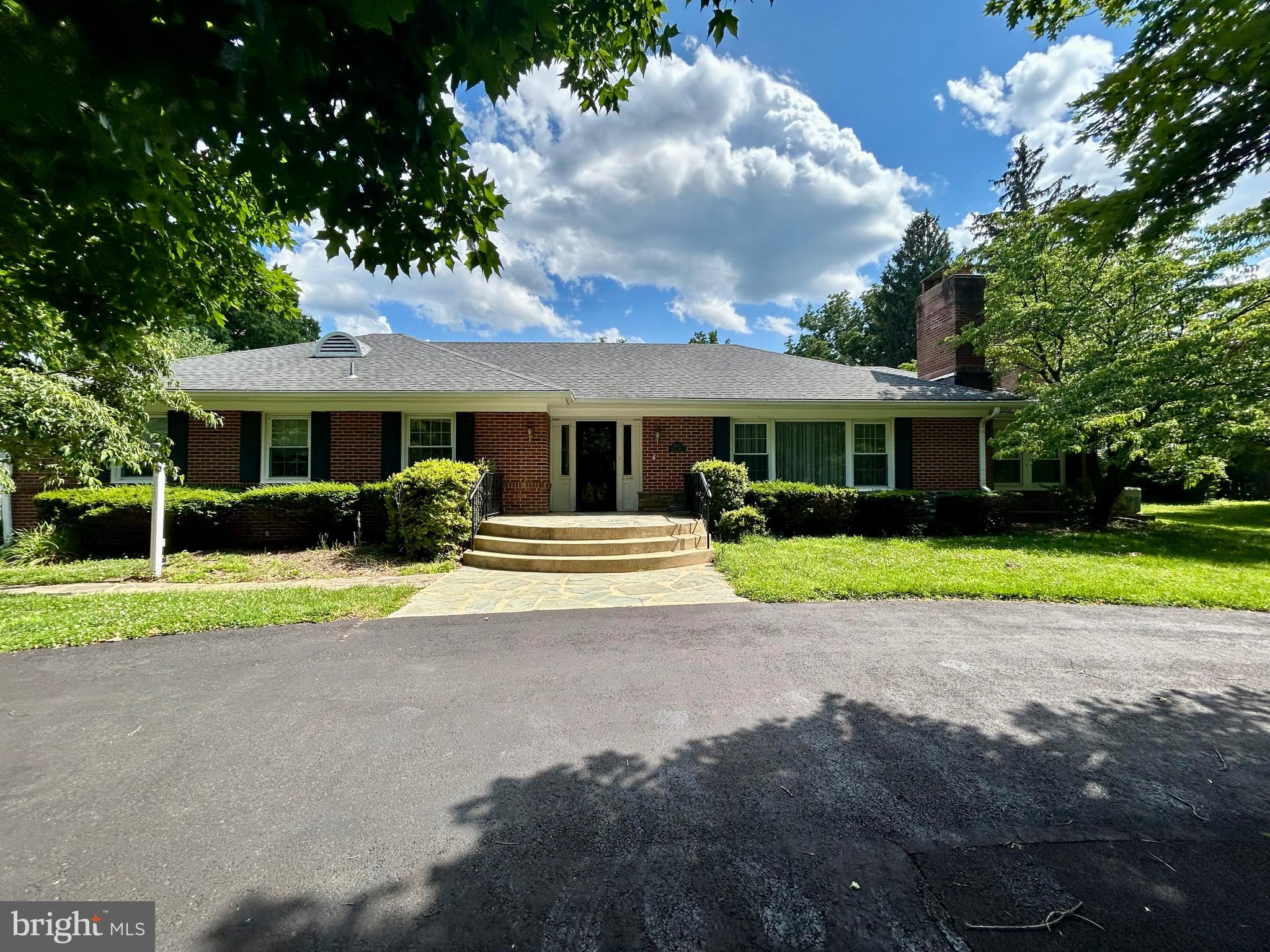 805 ORCHARD WAY