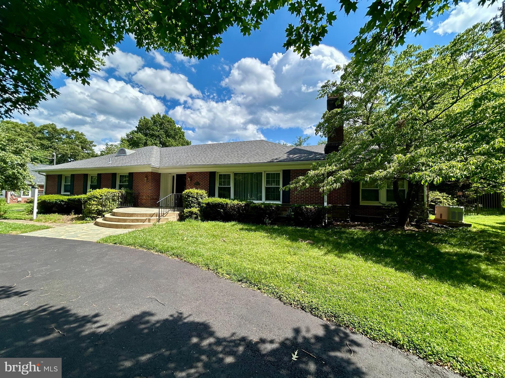 805 ORCHARD WAY