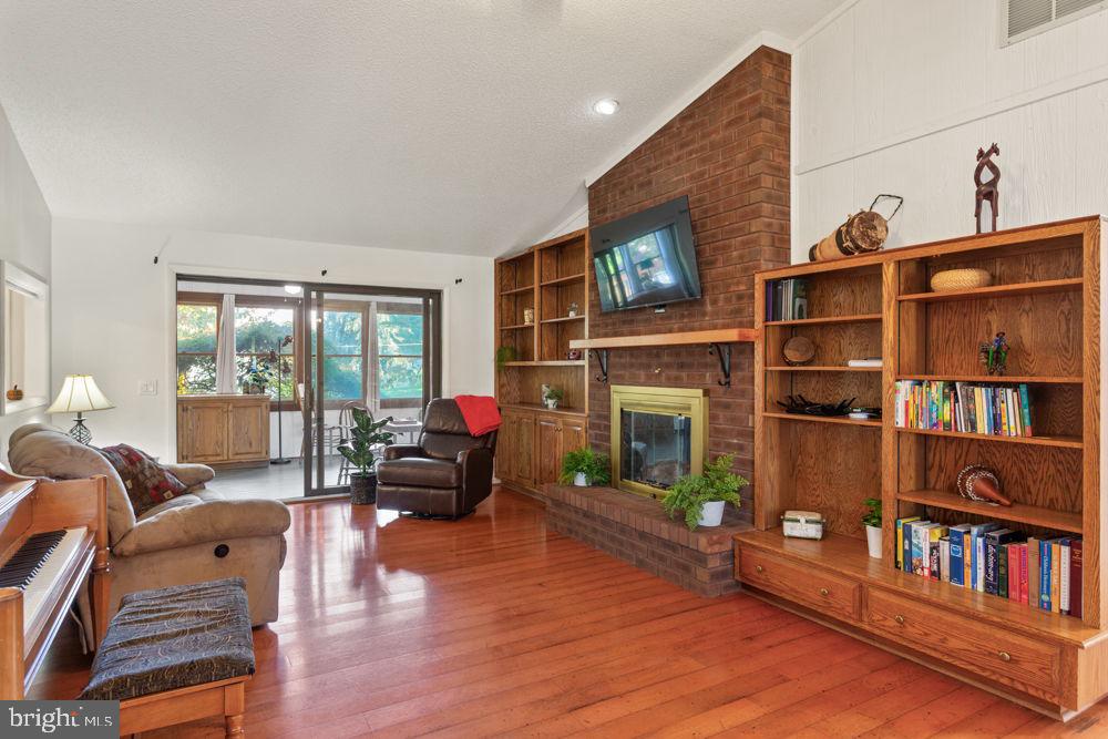 LAKEWOOD - Residential